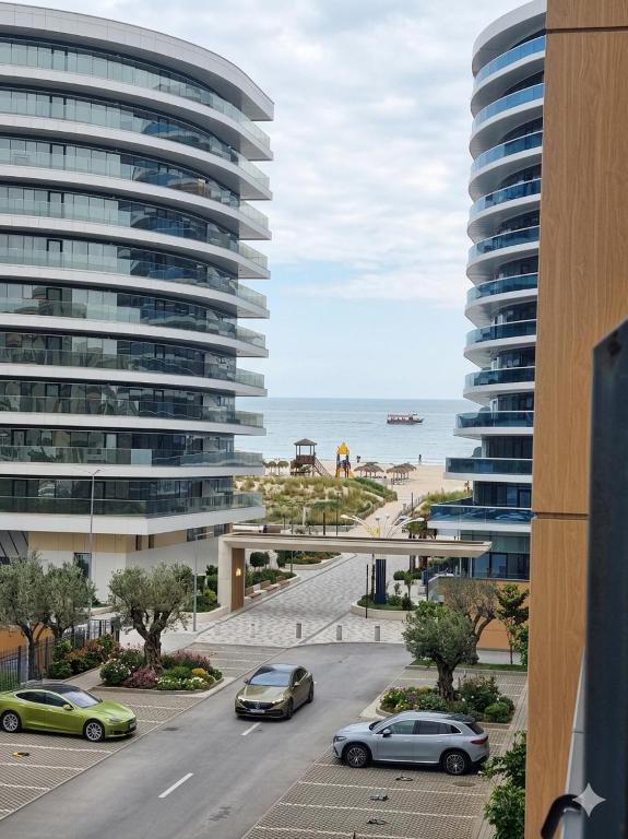 a view of a parking lot and a large building at MAYA Studio-Onix Blue with Private Parking, Mamaia Nord in Mamaia Sat/Năvodari