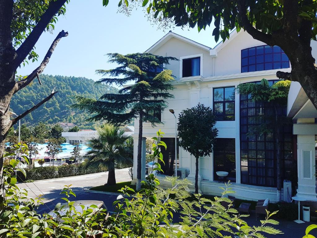 Univers Resort - Image 2