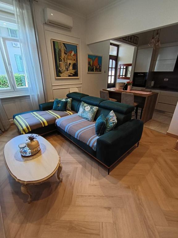 a living room with a couch and a table at Apartman Beti in Opatija