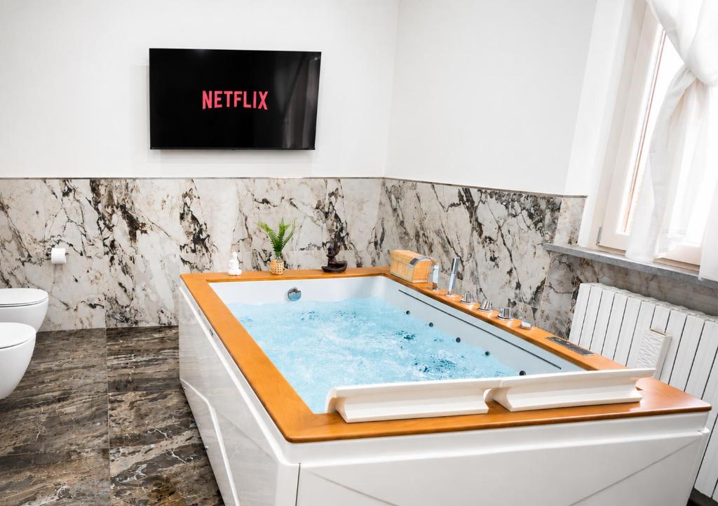a jacuzzi tub in the corner of a bathroom at Villa La Torre in San Giuliano Terme