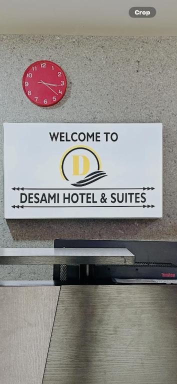 ein Willkommensschild für ein Dreamiami Hotel und Suiten in der Unterkunft Desami Hotel in Omole