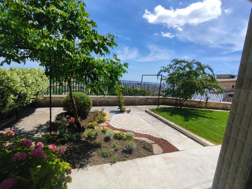 a garden with a view of the ocean at La Terrazza d'Abruzzo in Guardiagrele