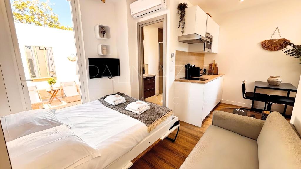 Proche gare, 5 min Plage du Midi, Studio, Terrasse - Palmazur Vacances