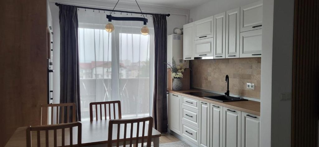 O bucătărie sau chicinetă la DaFi Apartament