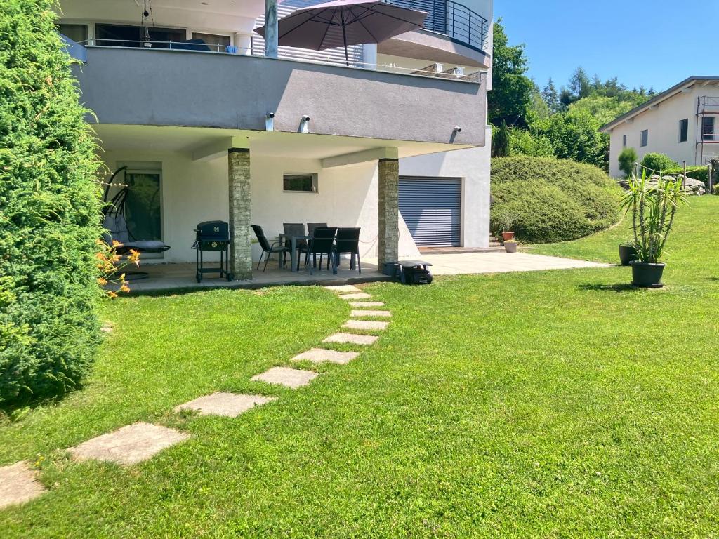 a lawn with a pathway leading to a house at Apartment SeeYou in Keutschach am See