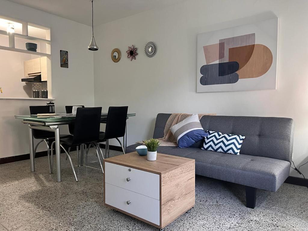 a living room with a couch and a table at Apartamento Flor de Manila in Medellín