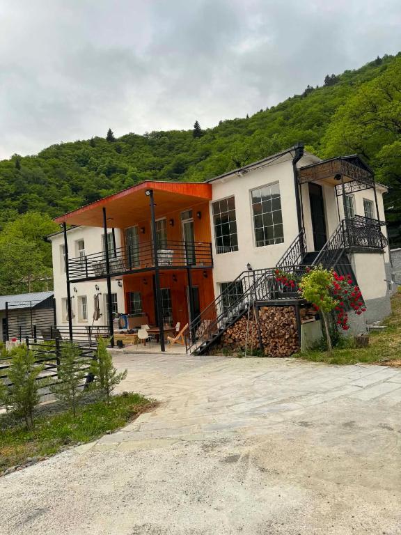 a house with an orange and white at Ninika B&B Utsera in Oni