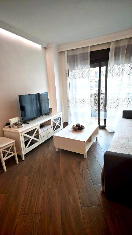 Coqueto apartamento en Puerto Marina con piscina