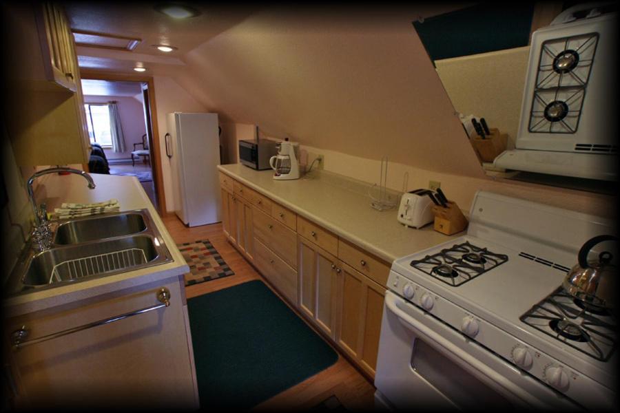 Alpine Motel of Cooke City - Standard Triple Studio