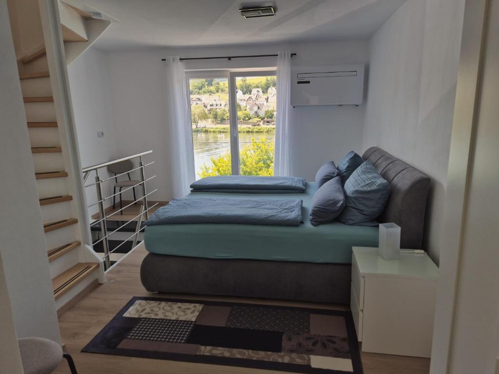 a small bedroom with a bed and a window at Boendgen's Ferienhaus mit Moselblick in Zell an der Mosel