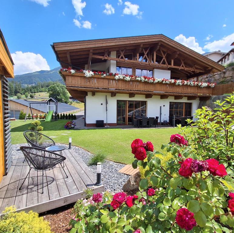 a house with a balcony with red roses at Landhaus Eiter in Arzl im Pitztal