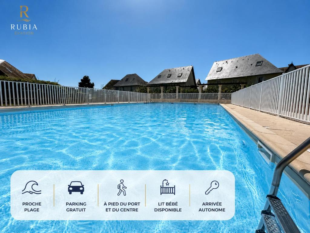 a swimming pool with a sign in front of it at Maisonnette cosy avec jardin - proche port et plage in Dives-sur-Mer
