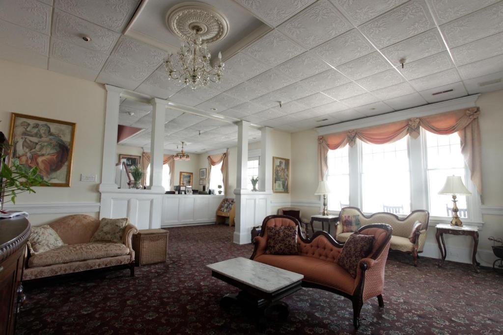Posezení v ubytování Hotel Macomber