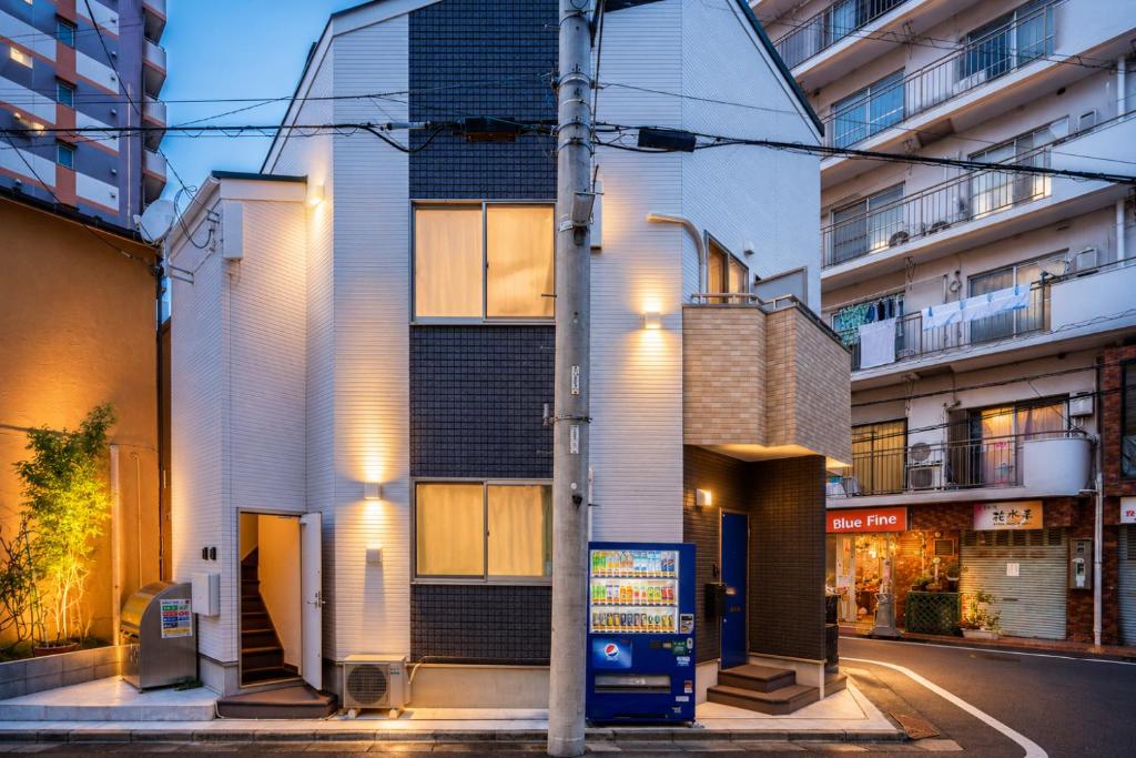 LUNA HOUSE 201 New Open near the station 30 sec