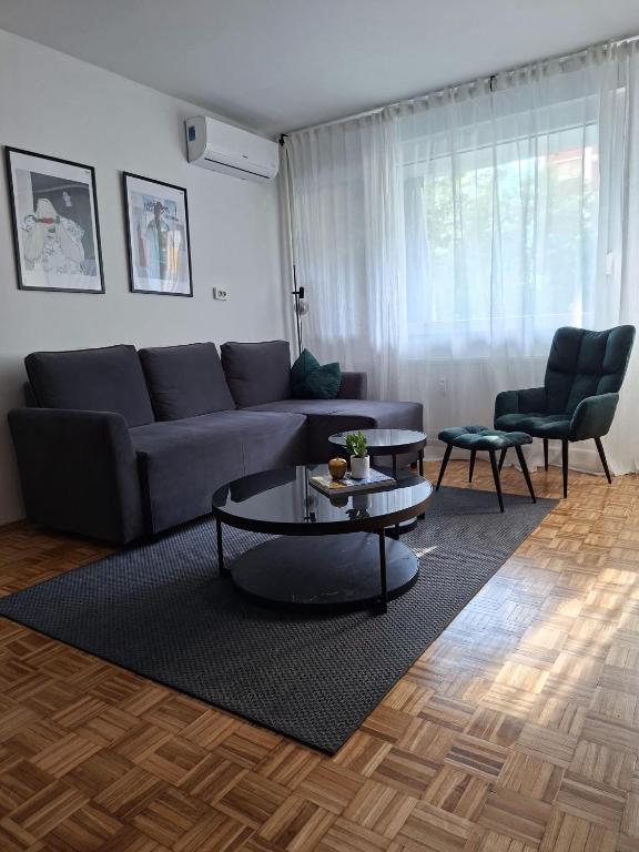 "Book Me" Apartment - Zagreb - Free Public Parking in Front