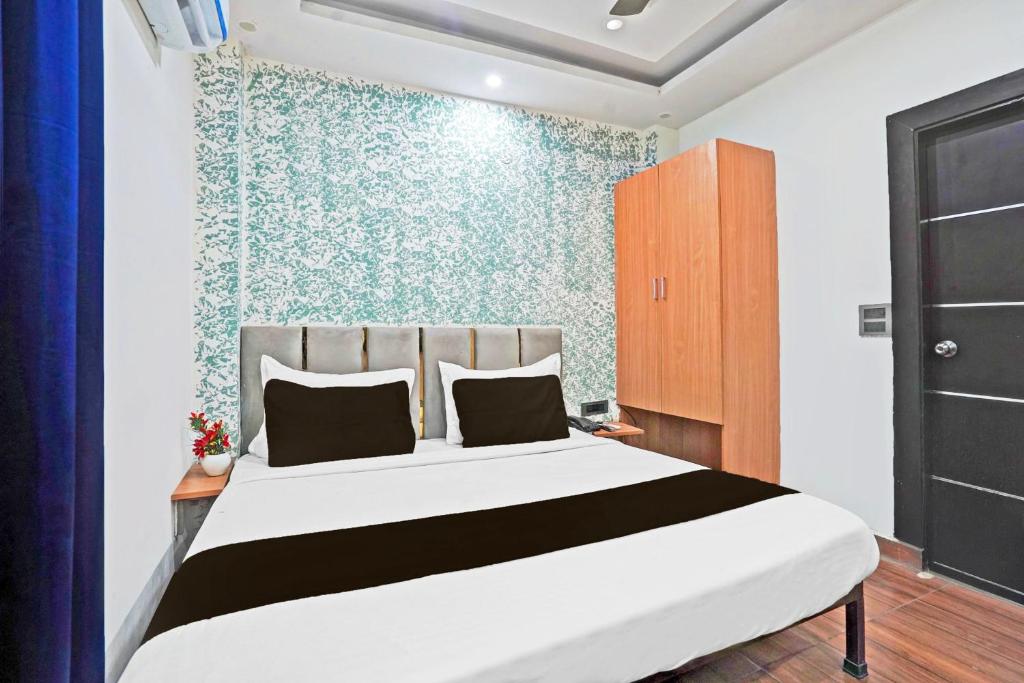 a bedroom with a large white bed in a room at Hotel O The Arrow in New Delhi