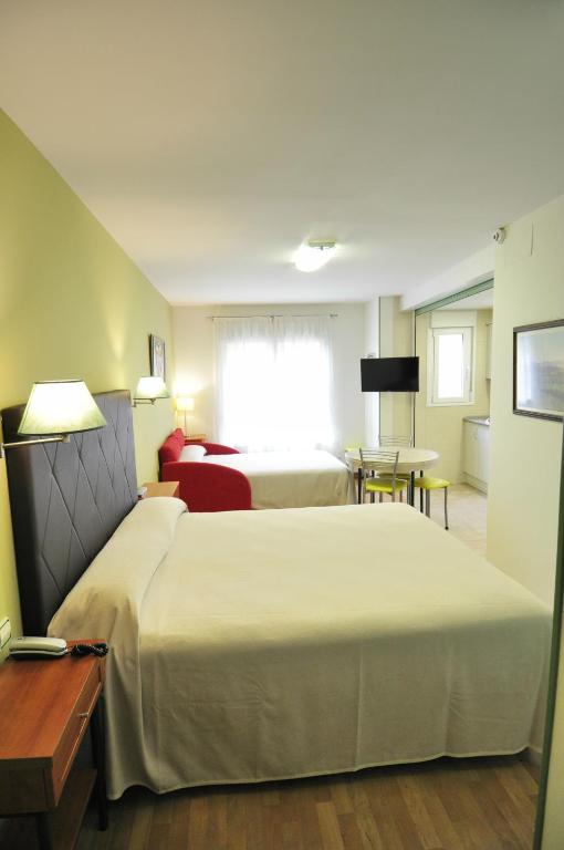 Posteľ alebo postele v izbe v ubytovaní Hotel Apartamentos Aralso