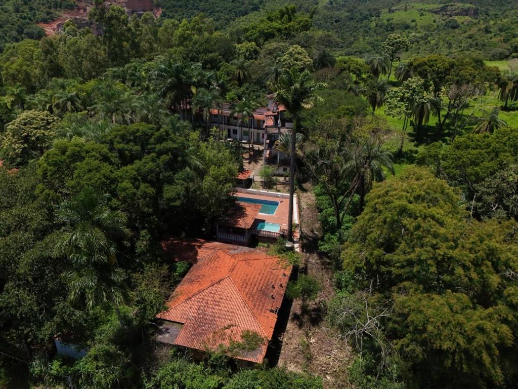 an aerial view of a house in the forest at Pousada das Cores Cocais in Barão de Cocais