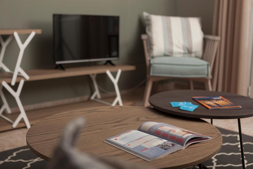 A television and/or entertainment centre at Live in Lemnos Apartments