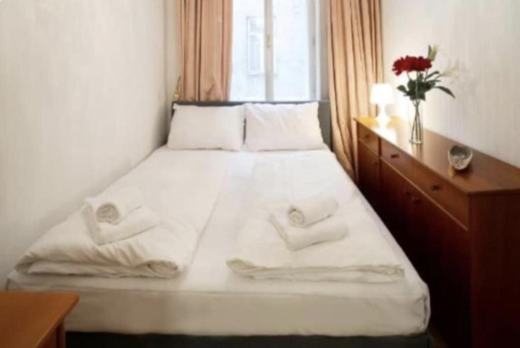 Premium Apartment with Free Parking & Shared Balcony