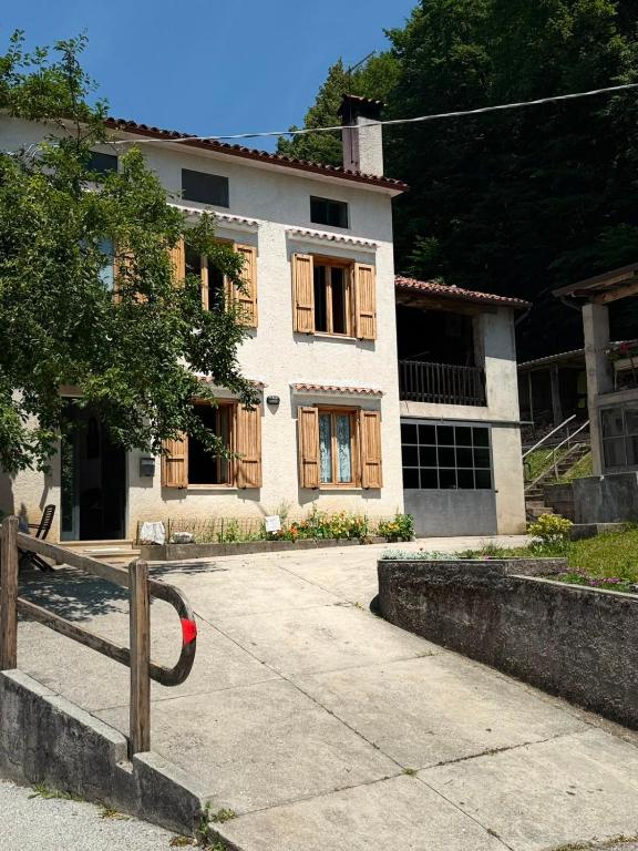 a house with windows and a fence in front of it at Villa Linda in Schio