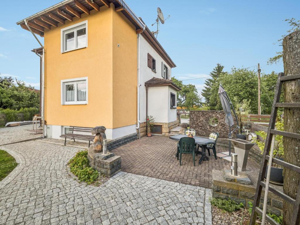 a patio with a table and a house at Frida in Lichtenhain