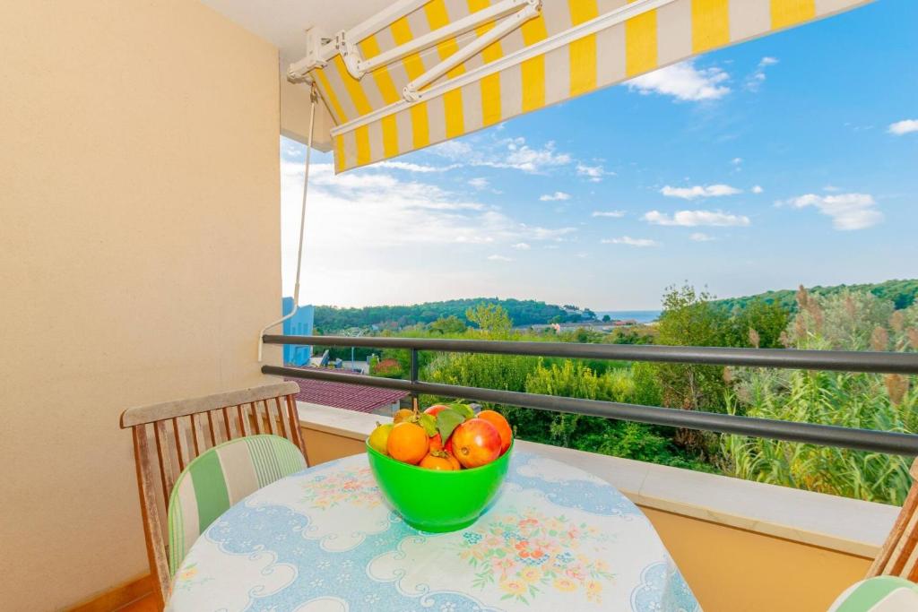 Apartments with parking space Pula - 27690