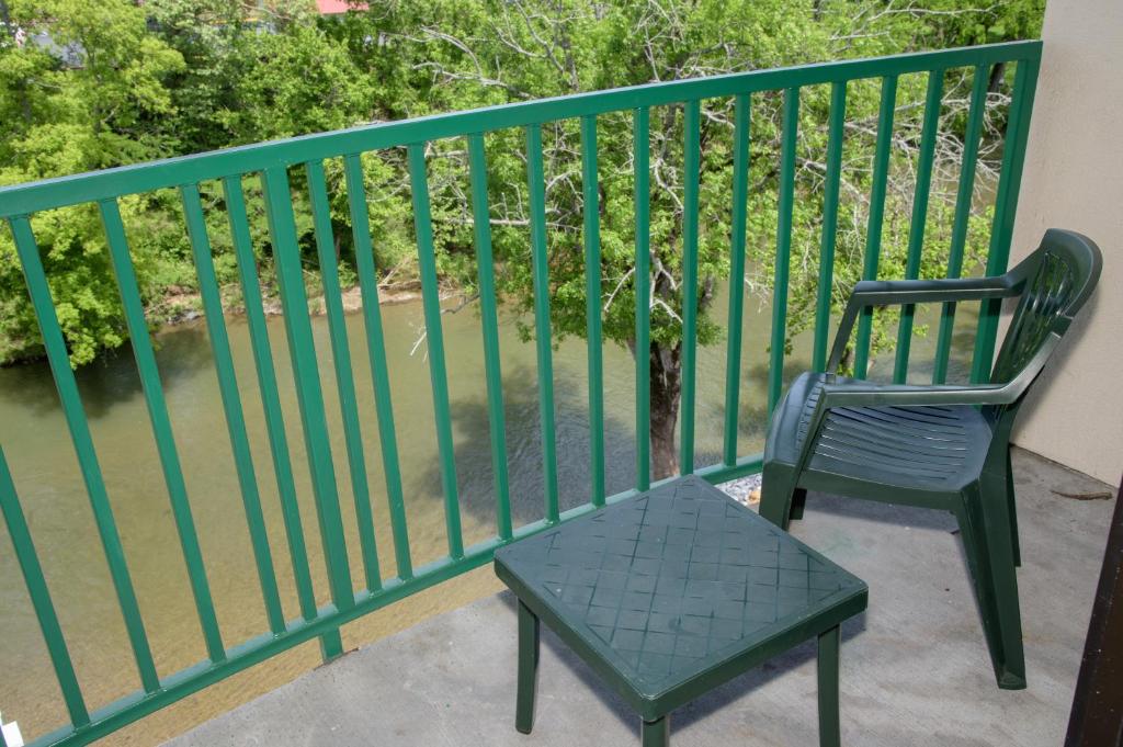Pigeon River Inn - 