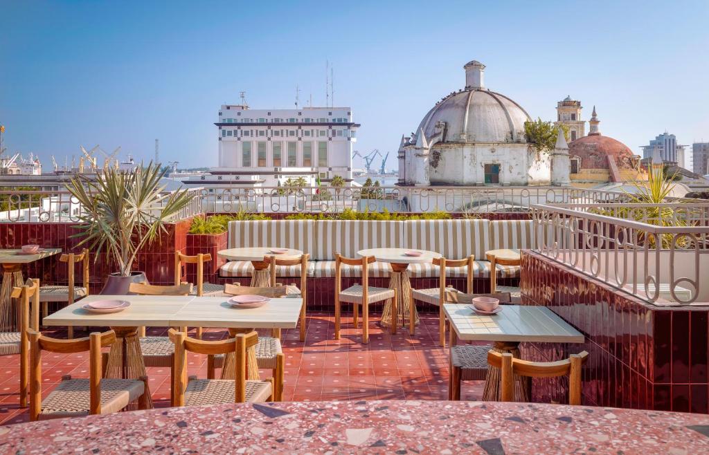 a patio with tables and chairs on a roof at Casa Bamba in Veracruz