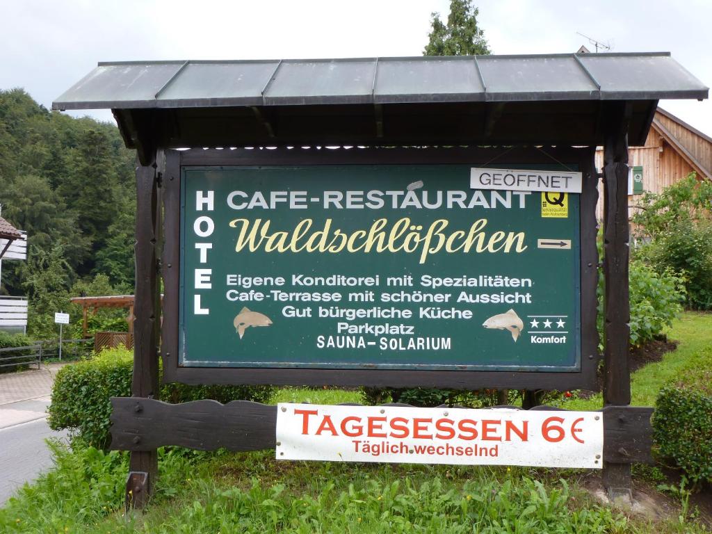 Certifikát, hodnocení, plakát nebo jiný dokument vystavený v ubytování Waldschlösschen