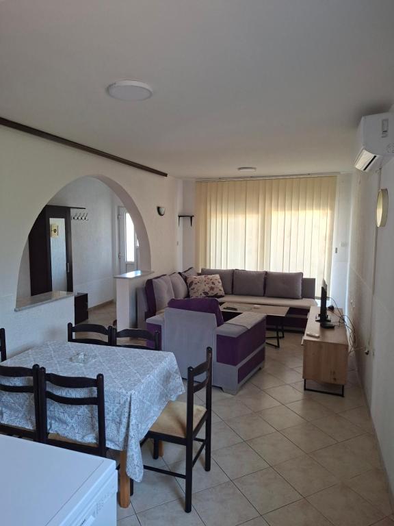 a living room with a couch and a table at Apartman Leka in Donji Bogdašići