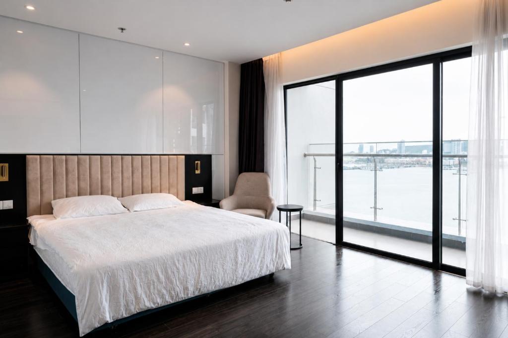 the-modern-sapphire-studio-2026