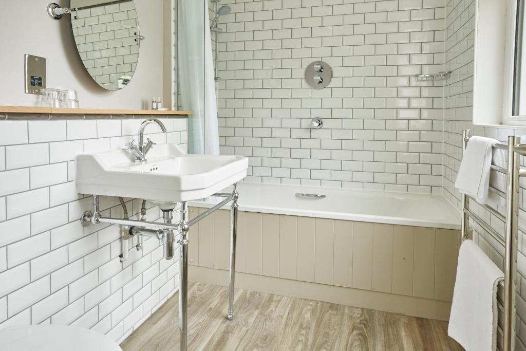 Pen and Parchment by Greene King Inns - Resim 3