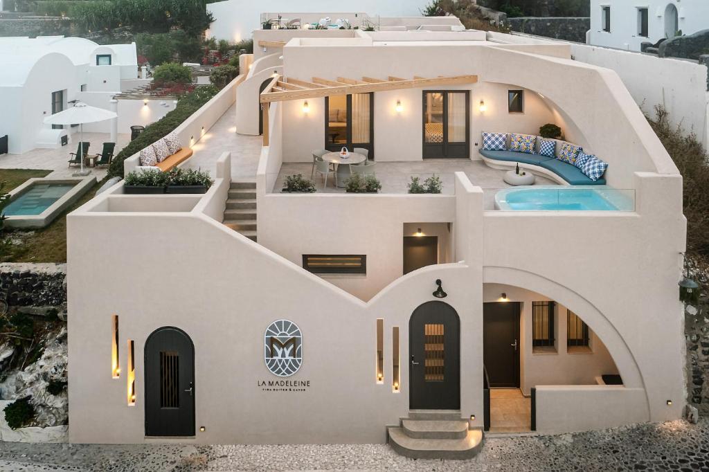 La Madeleine Suites Fira