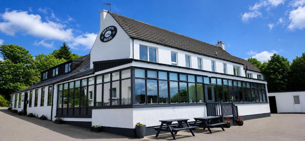 Ben Loyal Hotel - Housity