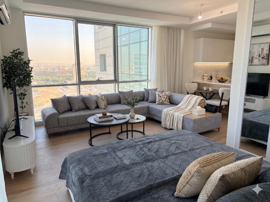 Panoramic Vista Modern Luxe City&Park View Studio در اربیل