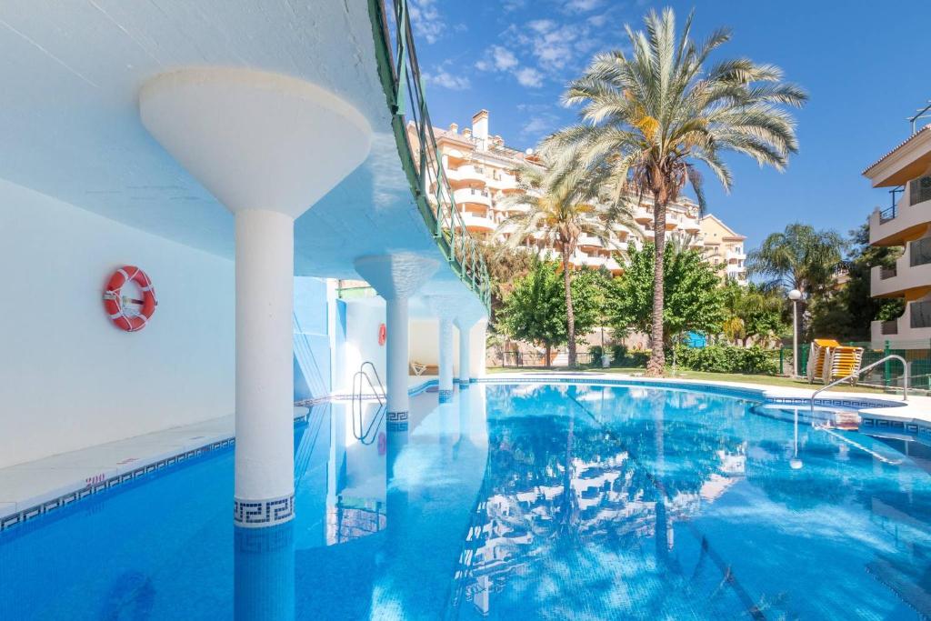 Stunning 2-Bed, Panoramic Views in Puerto Banús