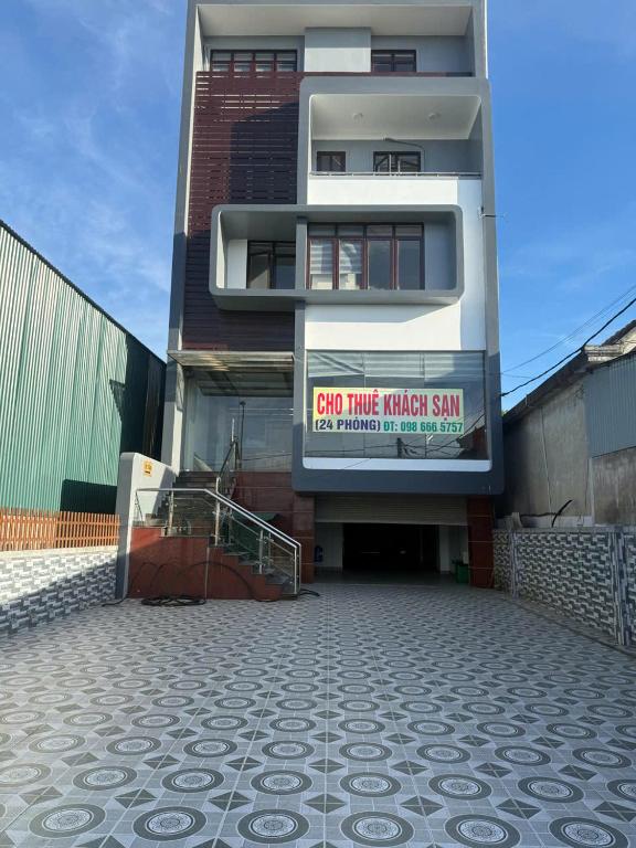 a building with a sign on the side of it at G7 Hotel in Quyền Hoành
