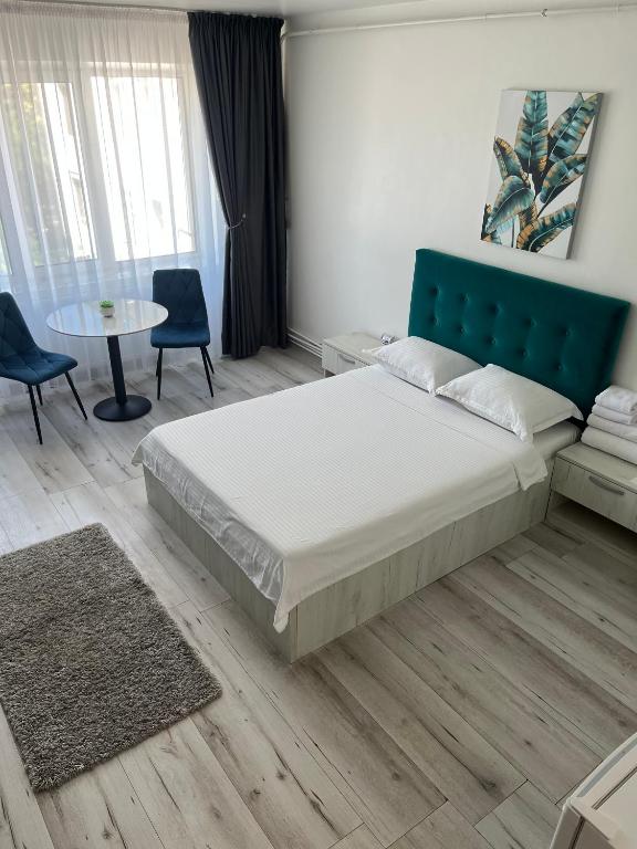 Garsoniera Centru tesisinde bir odada yatak veya yataklar
