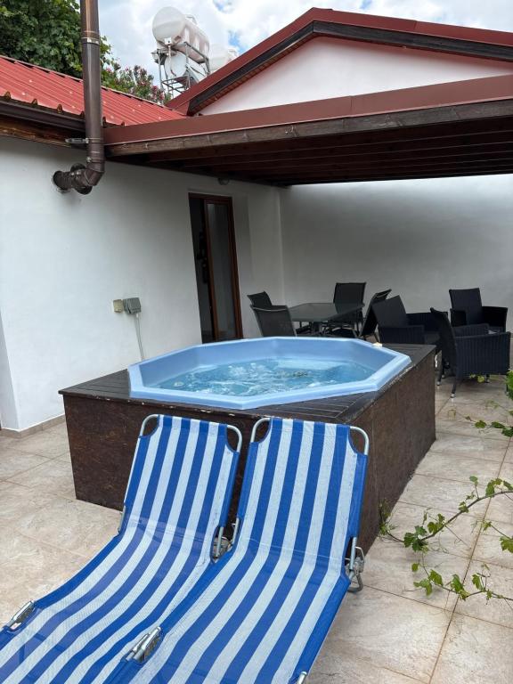 a hot tub with two chairs in a backyard at Love Holiday Suite 2 in Tris Elies