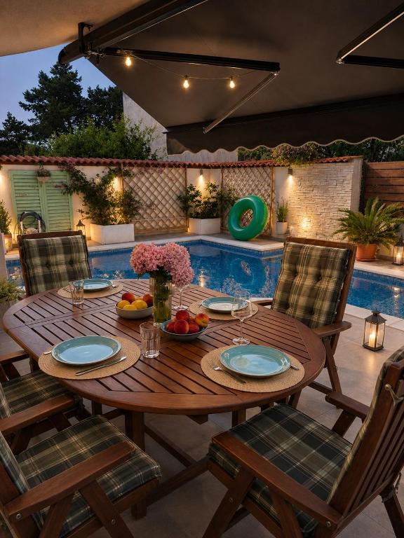 Private pool 2 rooms