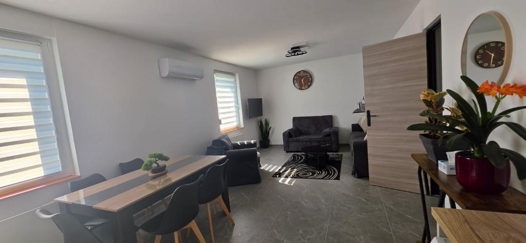 Logement calme avec jardin proche centre et gare – photo 5