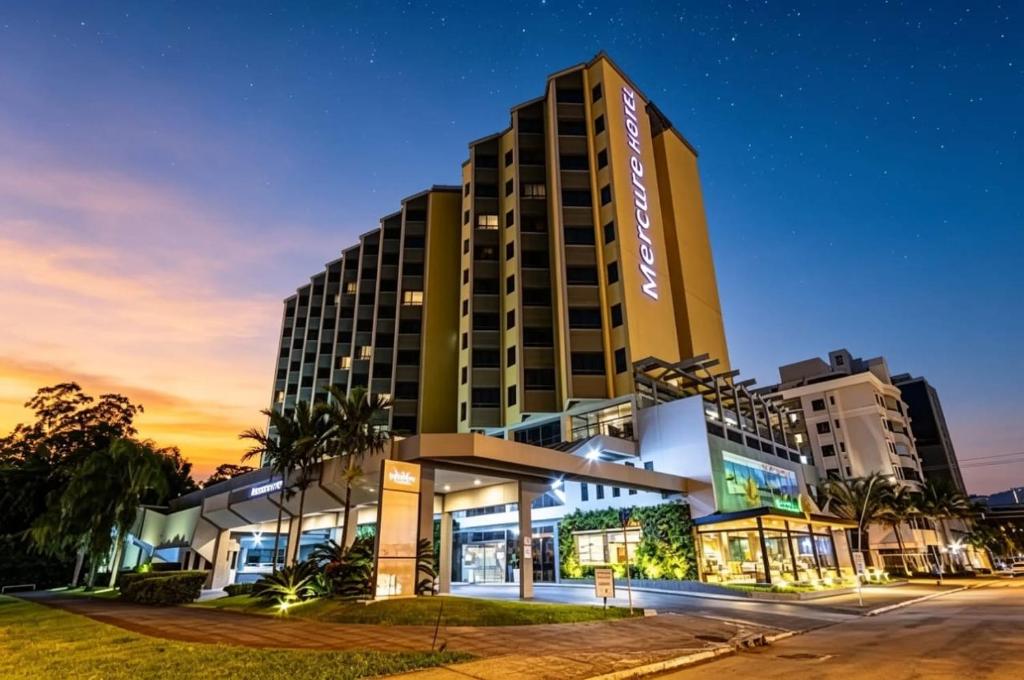 a rendering of the savoy hotel at night at Suíte Master Particular Alto Padrão com Vaga e Estrutura de Hotel em Florianópolis in Florianópolis
