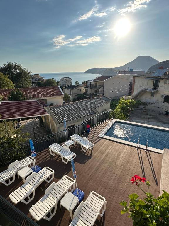 a deck with lounge chairs and a swimming pool at Apartmani Becic in Sutomore