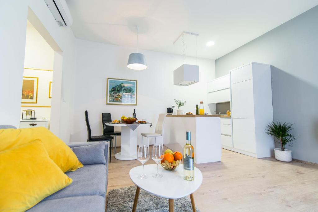 Kuchyň nebo kuchyňský kout v ubytování Polai Center Apartments