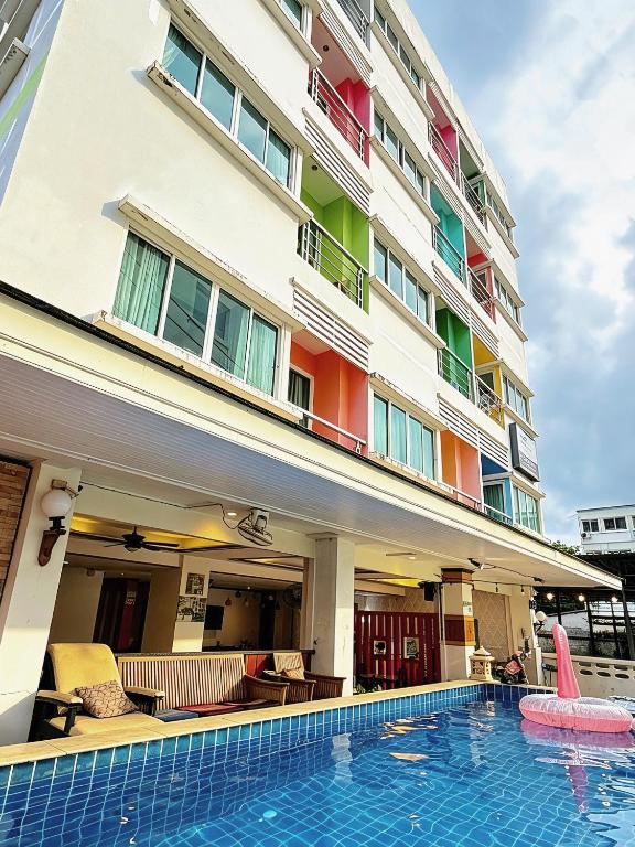 لابی و فضای عمومی Decare Hotel Patong Weekly Promotion - تصویر ۵