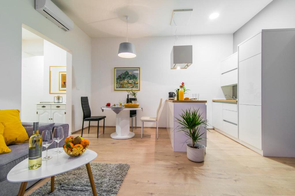 Polai Center Apartments - 15