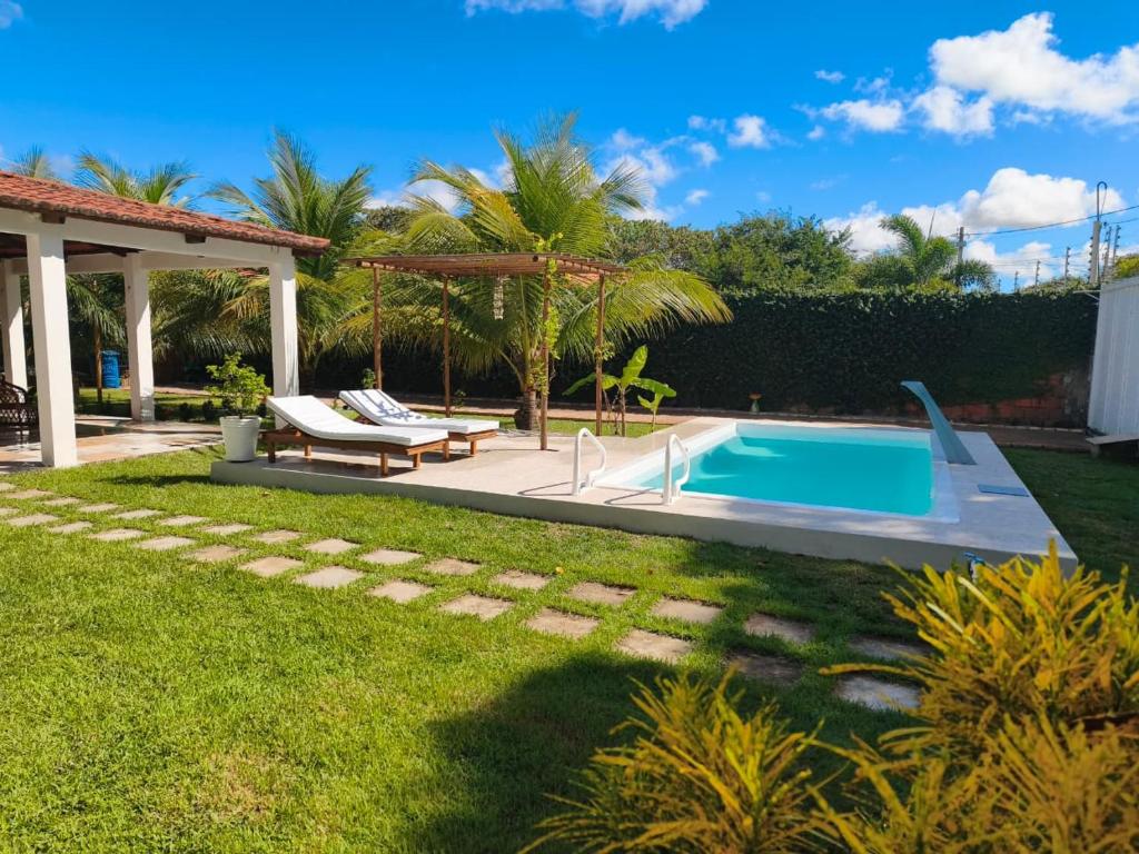 a backyard with a swimming pool and a patio at Summer House in Jijoca de Jericoacoara