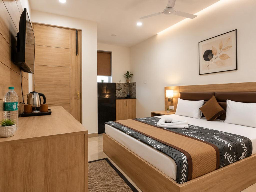 a bedroom with a large bed and a kitchen at Hotel Devi Ram Atithi Bhawan Near Banke Bihari Mandir in Vrindāvan