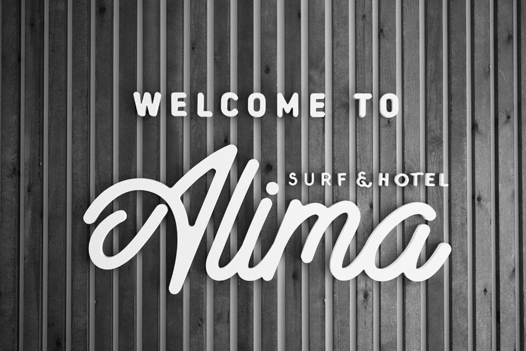a sign that says welcome to mum on a fence at Alima Surf & Hotel in Ajo